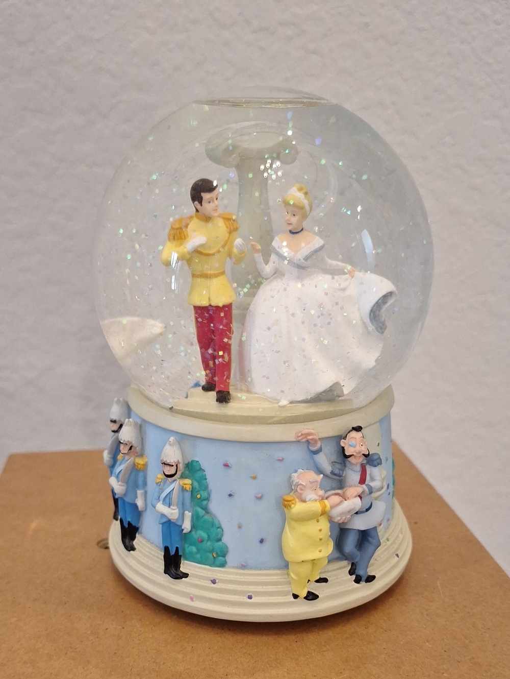 Disney Cinderella A Dream Is A Wish Your Heart Makes 6" Musical Snowglobe
